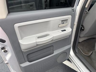 2005 Dodge Dakota SLT   - Photo 12 - Forsyth, GA 31029