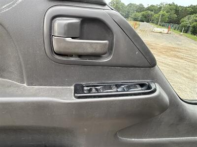 2005 Isuzu NPR   - Photo 18 - Forsyth, GA 31029