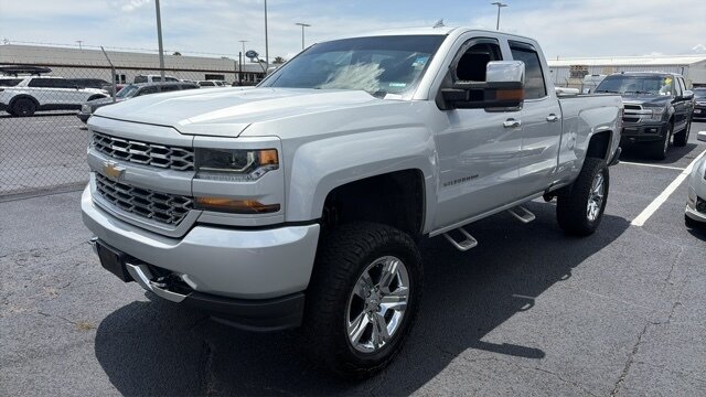 2016 Chevrolet Silverado 1500 Custom   - Photo 1 - Forsyth, GA 31029