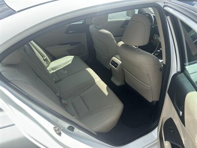 2015 Honda Accord EX-L   - Photo 18 - Forsyth, GA 31029