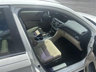 2015 Honda Accord EX-L   - Photo 17 - Forsyth, GA 31029