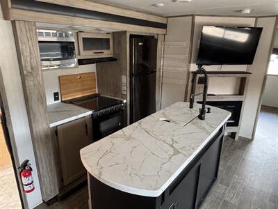 2021 Forest River Cherokee Alpha Wolf Limited   - Photo 20 - Forsyth, GA 31029