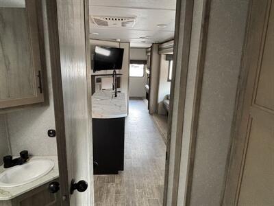 2021 Forest River Cherokee Alpha Wolf Limited   - Photo 22 - Forsyth, GA 31029