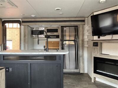 2021 Forest River Cherokee Alpha Wolf Limited   - Photo 24 - Forsyth, GA 31029