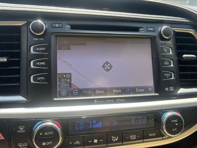 2016 Toyota Highlander XLE - Photo 12