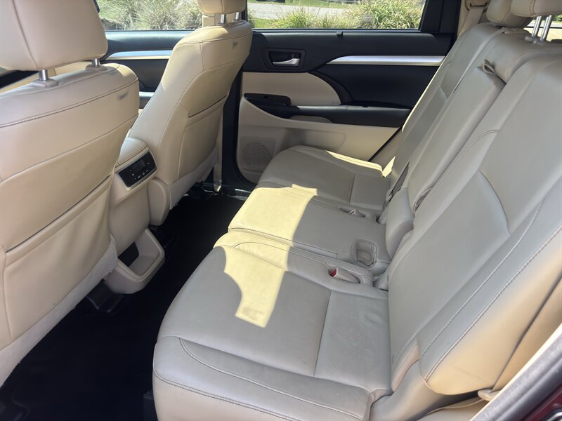 2016 Toyota Highlander XLE - Photo 17