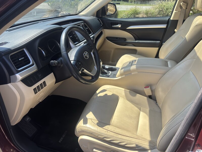 2016 Toyota Highlander XLE - Photo 13