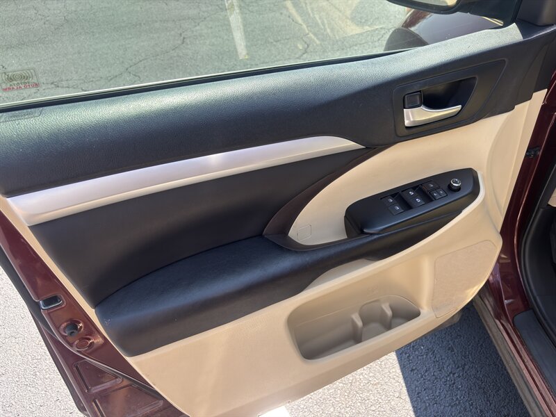 2016 Toyota Highlander XLE - Photo 15