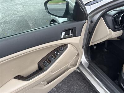 2013 Kia Optima EX   - Photo 15 - Forsyth, GA 31029