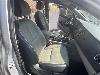 2016 Kia Sedona EX   - Photo 24 - Forsyth, GA 31029