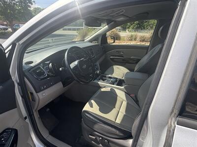 2016 Kia Sedona EX   - Photo 12 - Forsyth, GA 31029