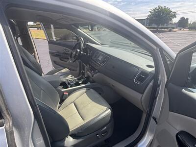 2016 Kia Sedona EX   - Photo 23 - Forsyth, GA 31029