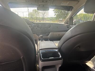 2016 Kia Sedona EX   - Photo 21 - Forsyth, GA 31029