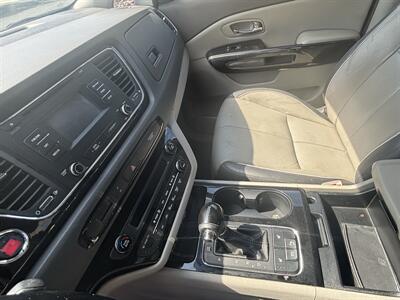 2016 Kia Sedona EX   - Photo 16 - Forsyth, GA 31029