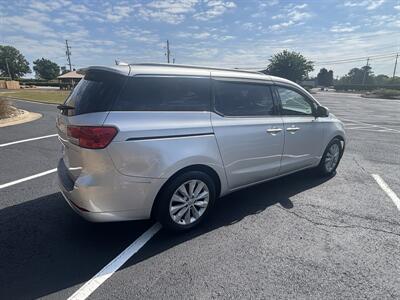 2016 Kia Sedona EX   - Photo 8 - Forsyth, GA 31029