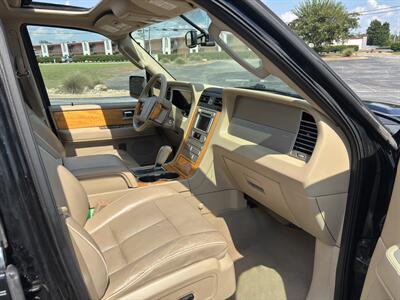 2007 Lincoln Navigator Luxury   - Photo 8 - Forsyth, GA 31029