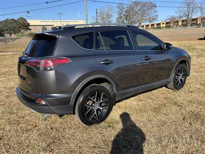 2018 Toyota RAV4 SE   - Photo 3 - Forsyth, GA 31029