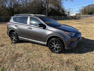 2018 Toyota RAV4 SE   - Photo 2 - Forsyth, GA 31029