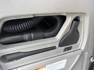 2016 Honda Odyssey SE   - Photo 7 - Forsyth, GA 31029