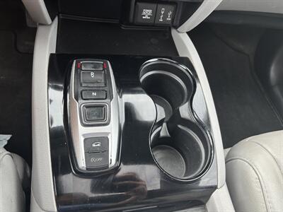 2018 Honda Pilot Touring   - Photo 16 - Forsyth, GA 31029
