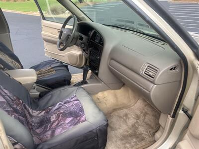 2002 Nissan Pathfinder SE   - Photo 16 - Forsyth, GA 31029