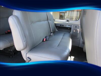 2009 Ford E-350 SD XLT 8 PASS   - Photo 18 - Orange, CA 92867