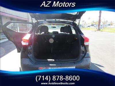 2019 Nissan Kicks S HB 4 DOOR - Photo 10 - Orange, CA 92867