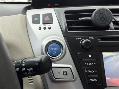 2012 Toyota Prius v Two! Hybrid! Clean Title!  Financing Available! - Photo 18 - Concord, CA 94520