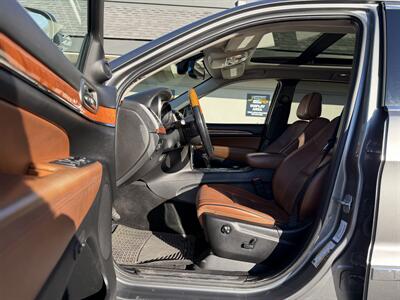 2012 Jeep Grand Cherokee Overland  FINANCING AVAILABLE - Photo 9 - Concord, CA 94520