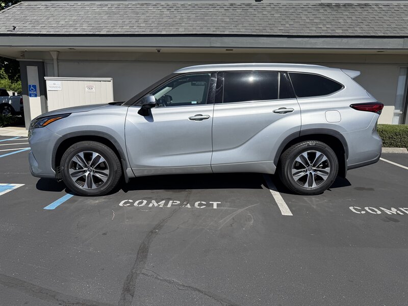 2020 Toyota Highlander XLE AWD Financing Available! - Photo 2 - Concord, CA 94520