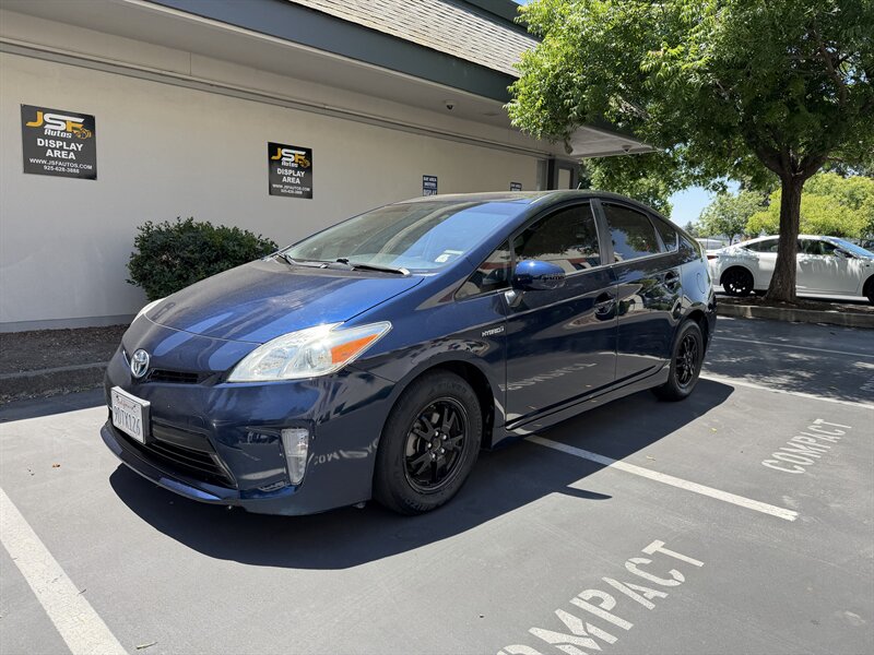 2014 Toyota Prius Hybrid! Clean Title!  Low Miles! Financing Available! - Photo 1 - Concord, CA 94520