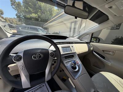 2014 Toyota Prius Hybrid! Clean Title! Low Miles! Financing Available! - Photo 10 - Concord, CA 94520