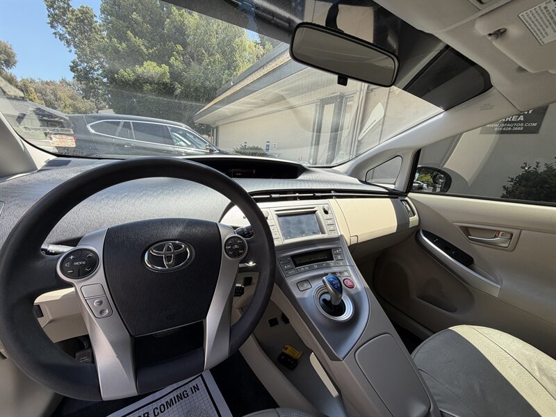 2014 Toyota Prius Hybrid! Clean Title! Low Miles! Financing Available! - Photo 10 - Concord, CA 94520