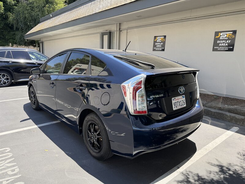 2014 Toyota Prius Hybrid! Clean Title! Low Miles! Financing Available! - Photo 4 - Concord, CA 94520