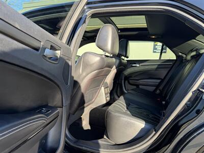 2012 Chrysler 300 Series S V8  FINANCING AVAILABLE - Photo 10 - Concord, CA 94520