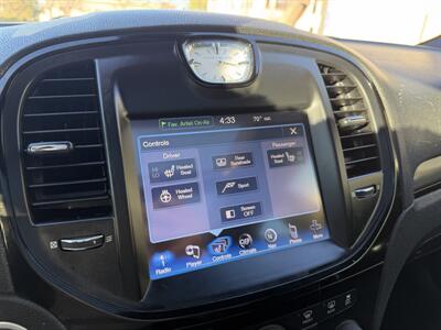 2012 Chrysler 300 Series S V8  FINANCING AVAILABLE - Photo 13 - Concord, CA 94520