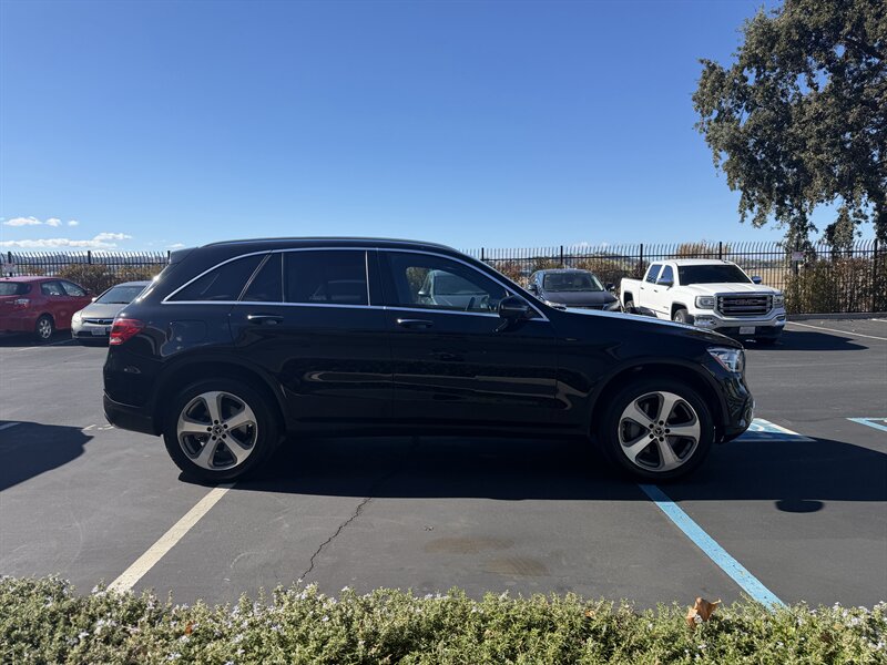 2022 Mercedes-Benz GLC300 GLC 300! Low Miles! Black On Black! Clean Title! Financing Available! - Photo 7 - Concord, CA 94520