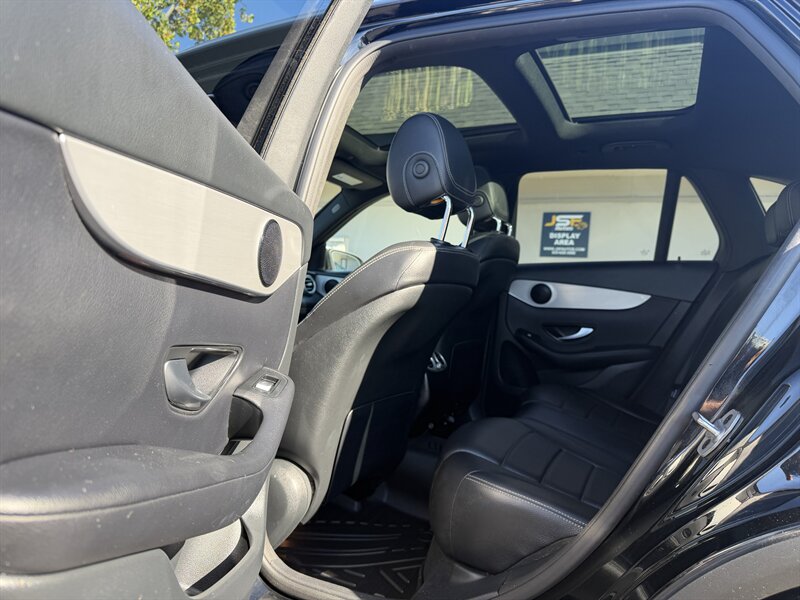 2022 Mercedes-Benz GLC300 GLC 300! Low Miles! Black On Black! Clean Title! Financing Available! - Photo 12 - Concord, CA 94520