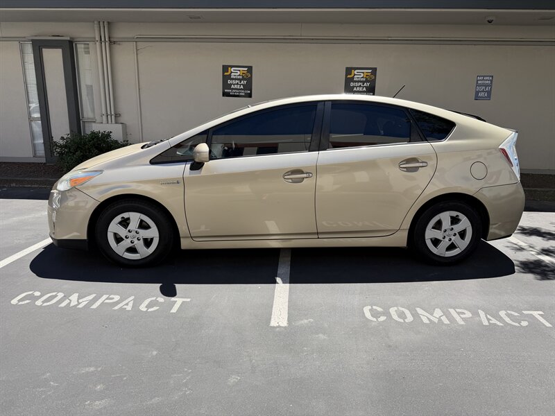 2010 Toyota Prius Hybrid! Solar Roof! Clean Title! Financing Available! - Photo 2 - Concord, CA 94520