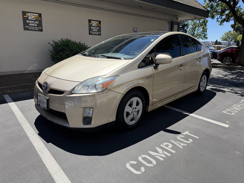 2010 Toyota Prius Hybrid! Solar Roof!  Clean Title! Financing Available! - Photo 1 - Concord, CA 94520