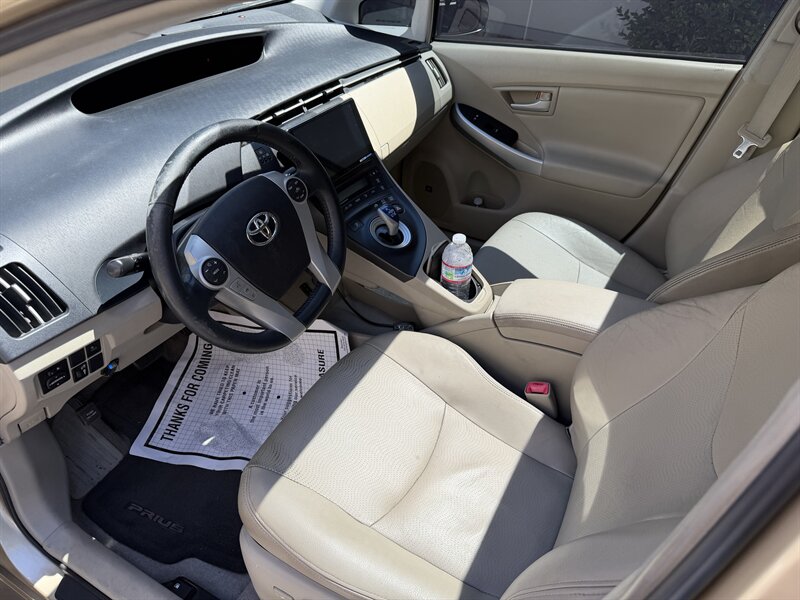 2010 Toyota Prius Hybrid! Solar Roof! Clean Title! Financing Available! - Photo 10 - Concord, CA 94520