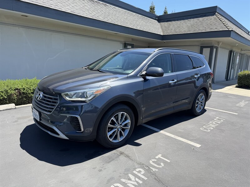 2017 Hyundai Santa Fe SE FWD's photo
