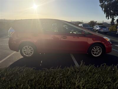 2013 Toyota Prius V Two! Hybrid! Clean Title!  Low Miles! Financing Available! - Photo 6 - Concord, CA 94520