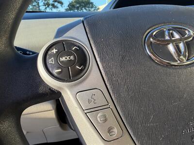 2013 Toyota Prius V Two! Hybrid! Clean Title!  Low Miles! Financing Available! - Photo 18 - Concord, CA 94520