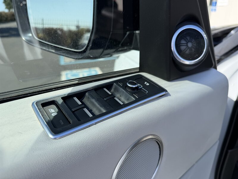 2016 Land Rover Range Rover Supercharged LWB Financing Available! - Photo 26 - Concord, CA 94520