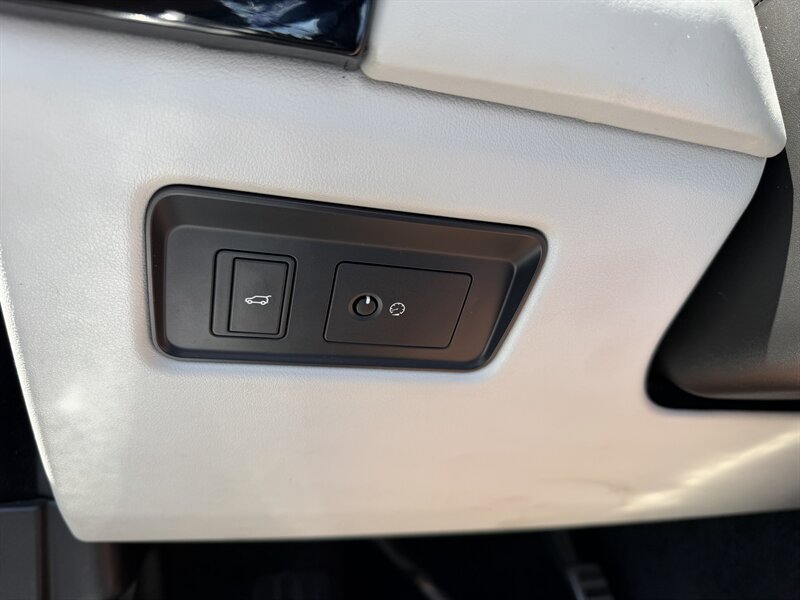 2016 Land Rover Range Rover Supercharged LWB Financing Available! - Photo 34 - Concord, CA 94520