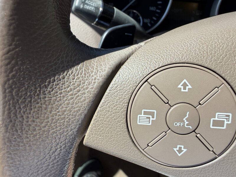 2009 Mercedes-Benz GL 450 4MATIC Financing Available! - Photo 22 - Concord, CA 94520