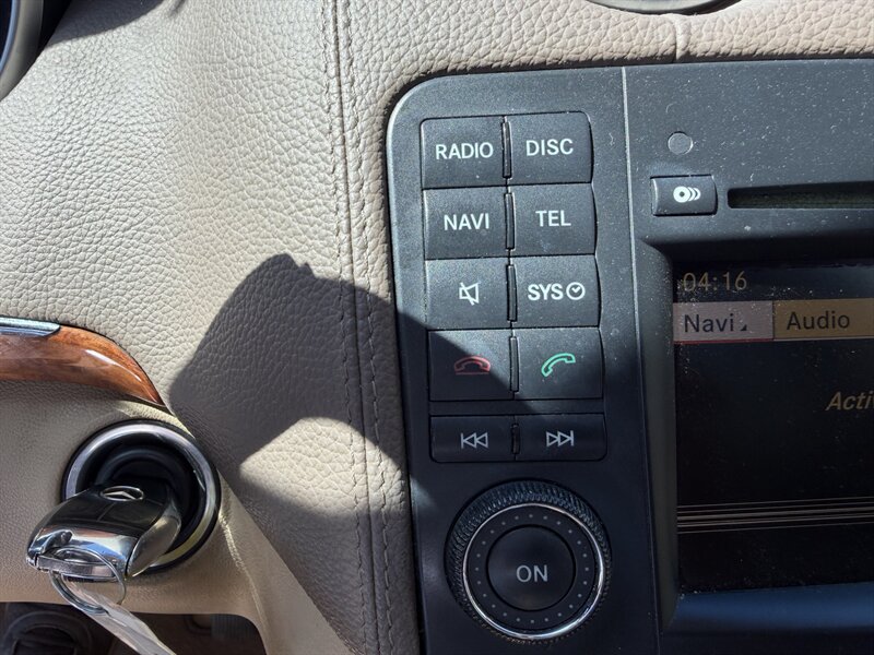 2009 Mercedes-Benz GL 450 4MATIC Financing Available! - Photo 18 - Concord, CA 94520