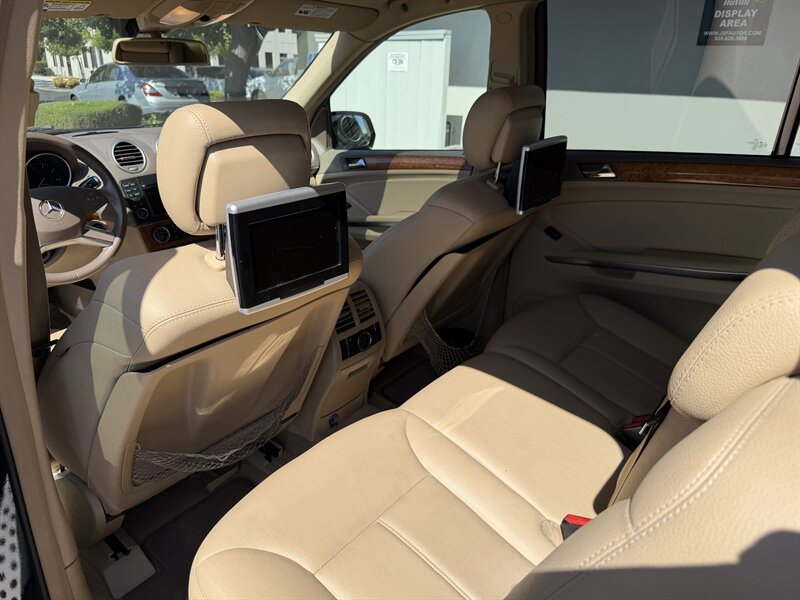 2009 Mercedes-Benz GL 450 4MATIC Financing Available! - Photo 14 - Concord, CA 94520