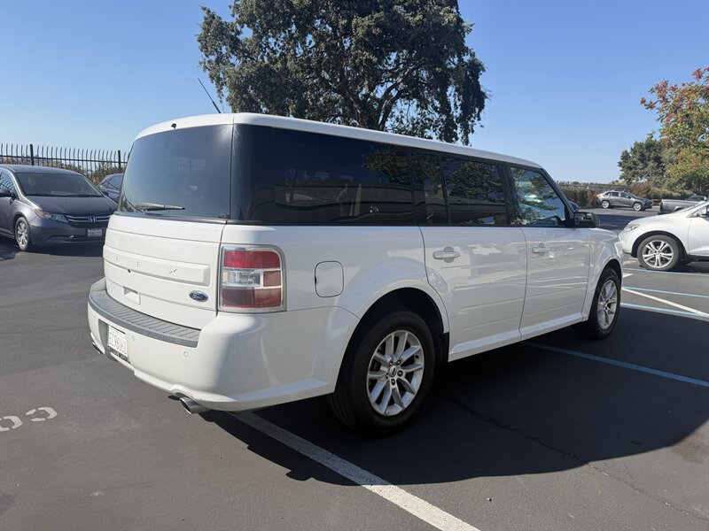 2016 Ford Flex SE! Clean Title! Low Miles! 7-Passenger! Financing Available! - Photo 5 - Concord, CA 94520